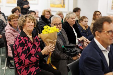 Slikarju je prisluhnilo številno občinstvo